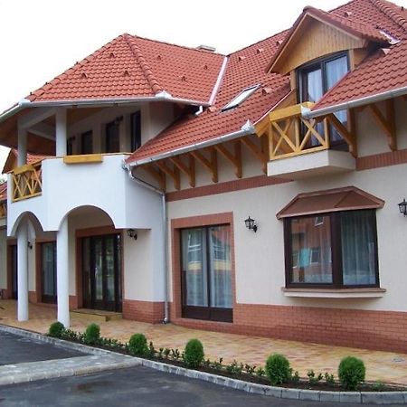 Gyoergyey Kastely Panzio Es Etterem Hotel Tapiogyorgye Luaran gambar