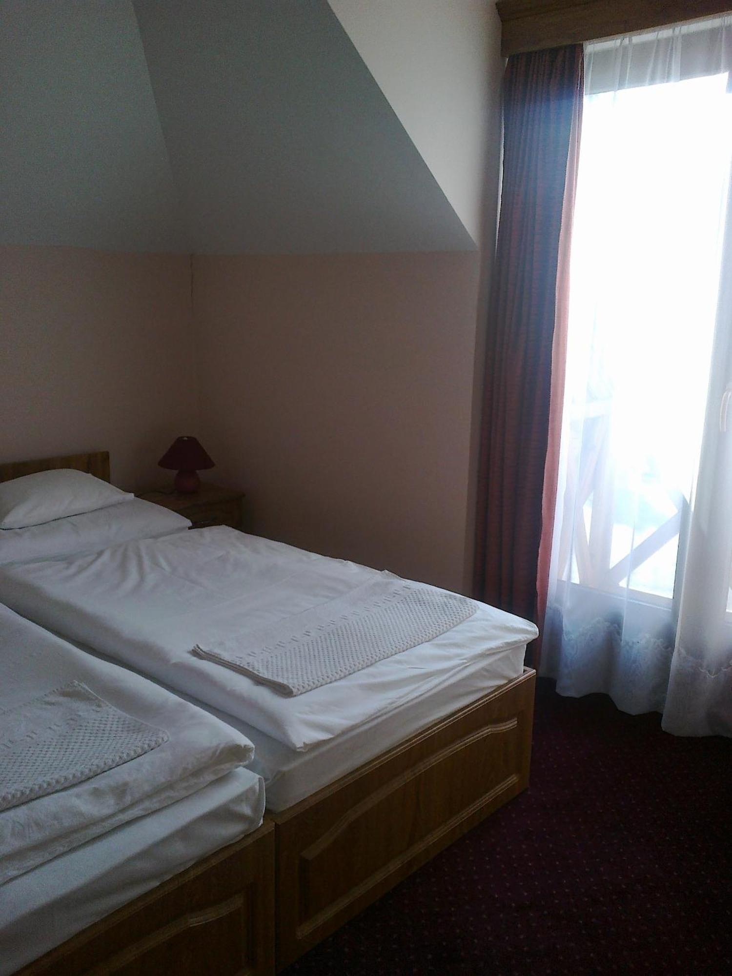 Gyoergyey Kastely Panzio Es Etterem Hotel Tapiogyorgye Luaran gambar