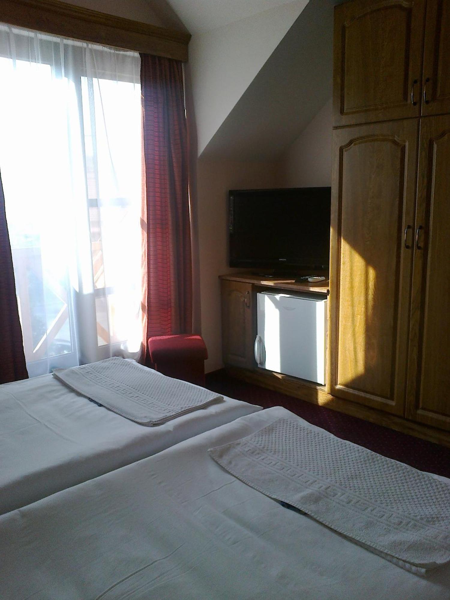 Gyoergyey Kastely Panzio Es Etterem Hotel Tapiogyorgye Luaran gambar