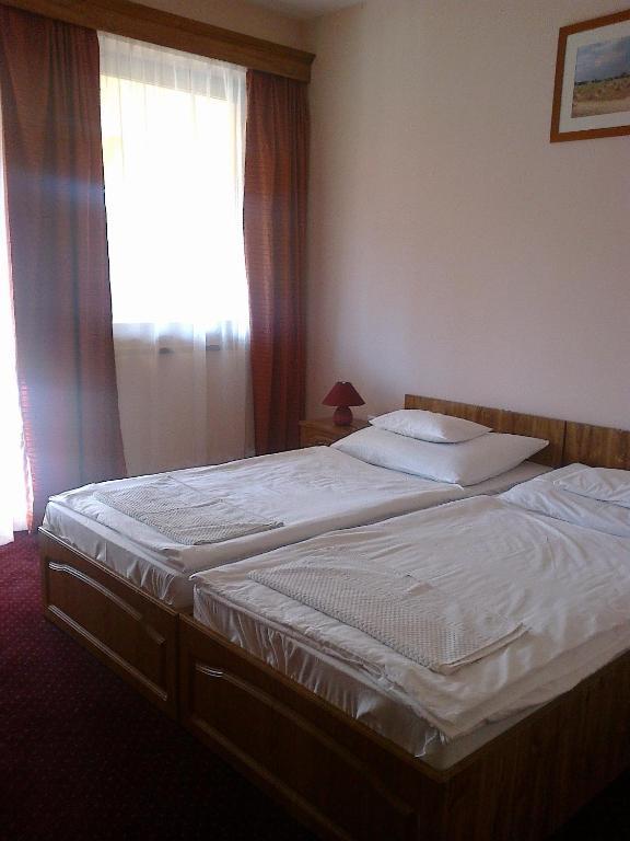 Gyoergyey Kastely Panzio Es Etterem Hotel Tapiogyorgye Bilik gambar