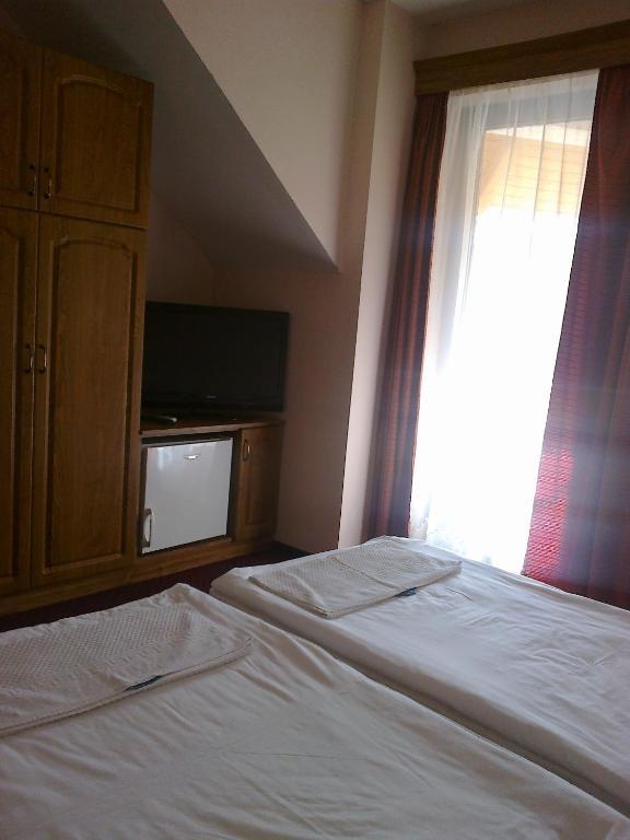 Gyoergyey Kastely Panzio Es Etterem Hotel Tapiogyorgye Bilik gambar